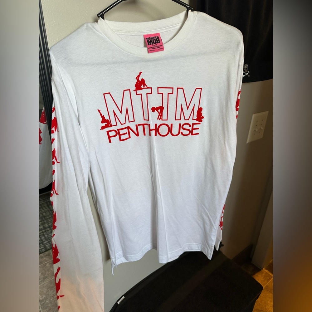 Women’s Size Xtra Small Long Sleeve Shirt